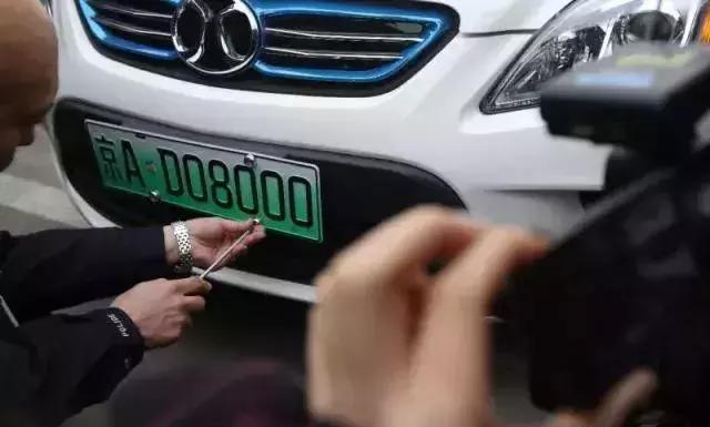 今天起，你在路上遇到這樣的車牌，千萬(wàn)別驚訝！