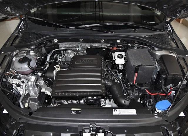 這款是三廂車：的就是這么能“裝”，配1。2T發(fā)動(dòng)機(jī)!