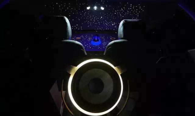 凱迪拉克凱雷德黑金版，一款豪華全尺寸SUV的巔峰之作！