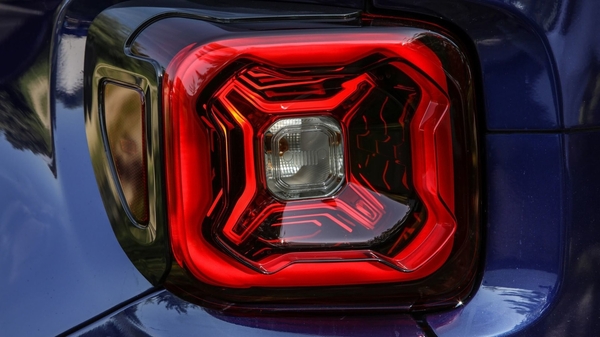 Jeep新款自由俠官圖發布