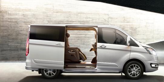 MPV車(chē)型商家兩用之選，福特途睿歐與大通G10誰(shuí)更能勝任？141.png