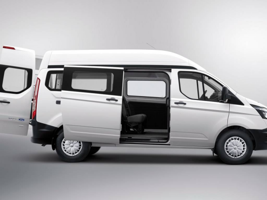 輕客車型一車多用表現，福特新全順比大通v80更得心應手857.png