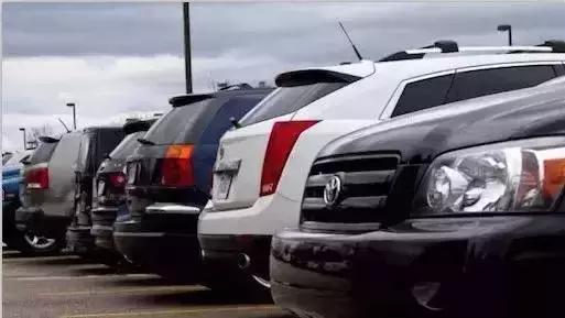 停車真的有講究 這樣三個(gè)停車位 你會(huì)停哪兒