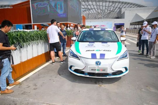 配圖版【軟文】《智博會的網(wǎng)紅車——逸動EV460教你日省100元交通費(fèi)！ 》370.png