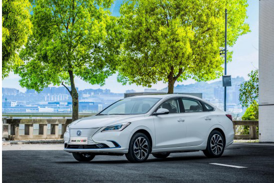 配圖版【軟文】《智博會的網(wǎng)紅車——逸動EV460教你日省100元交通費(fèi)！ 》1259.png