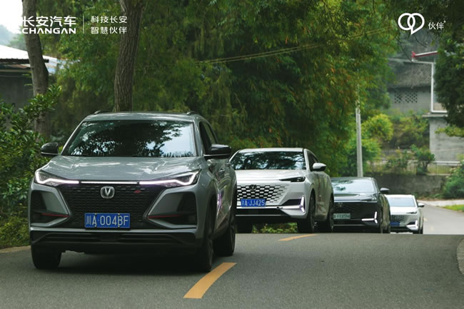 以愛為名，伙伴同行—長安汽車用戶深入大山開展愛心公益助學